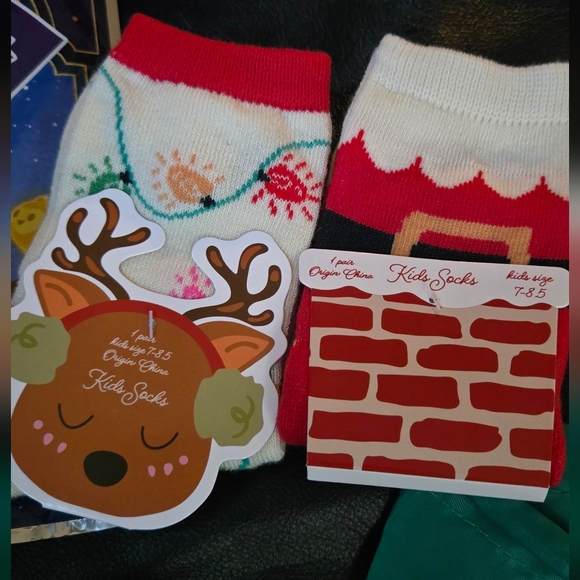 Disney Playpack Green Lunch Pouch Stretchy Creature Play Pack & Socks 5pc Bundle - Picture 6 of 6